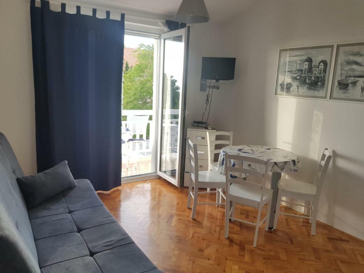 Apartment Hudan Малинска Екстериор снимка